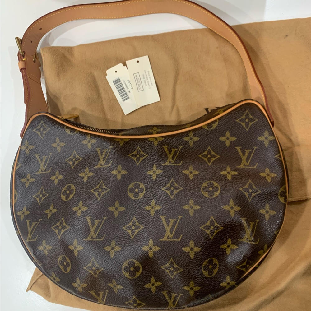 Louis Vuitton Croissant MM✨ Excellent Condition
